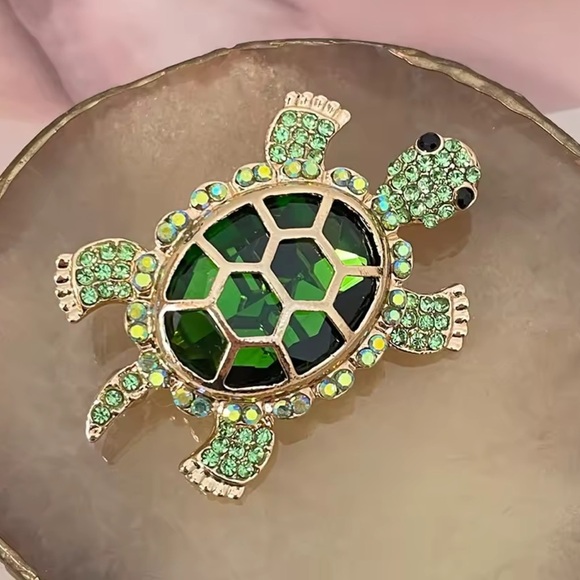 Turtle Crystal Green Brooch - Picture 1 of 8